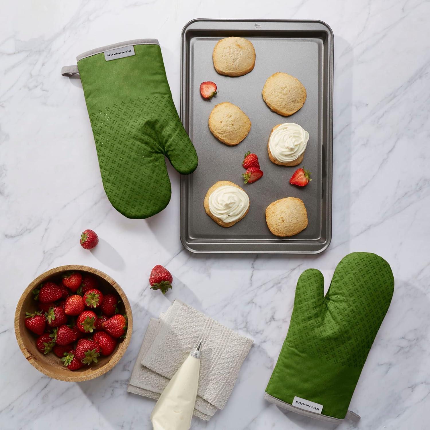 imageKitchenAid Asteroid Oven Mitt Set 7x125 Pistachio Green 2 PieceMatcha Green